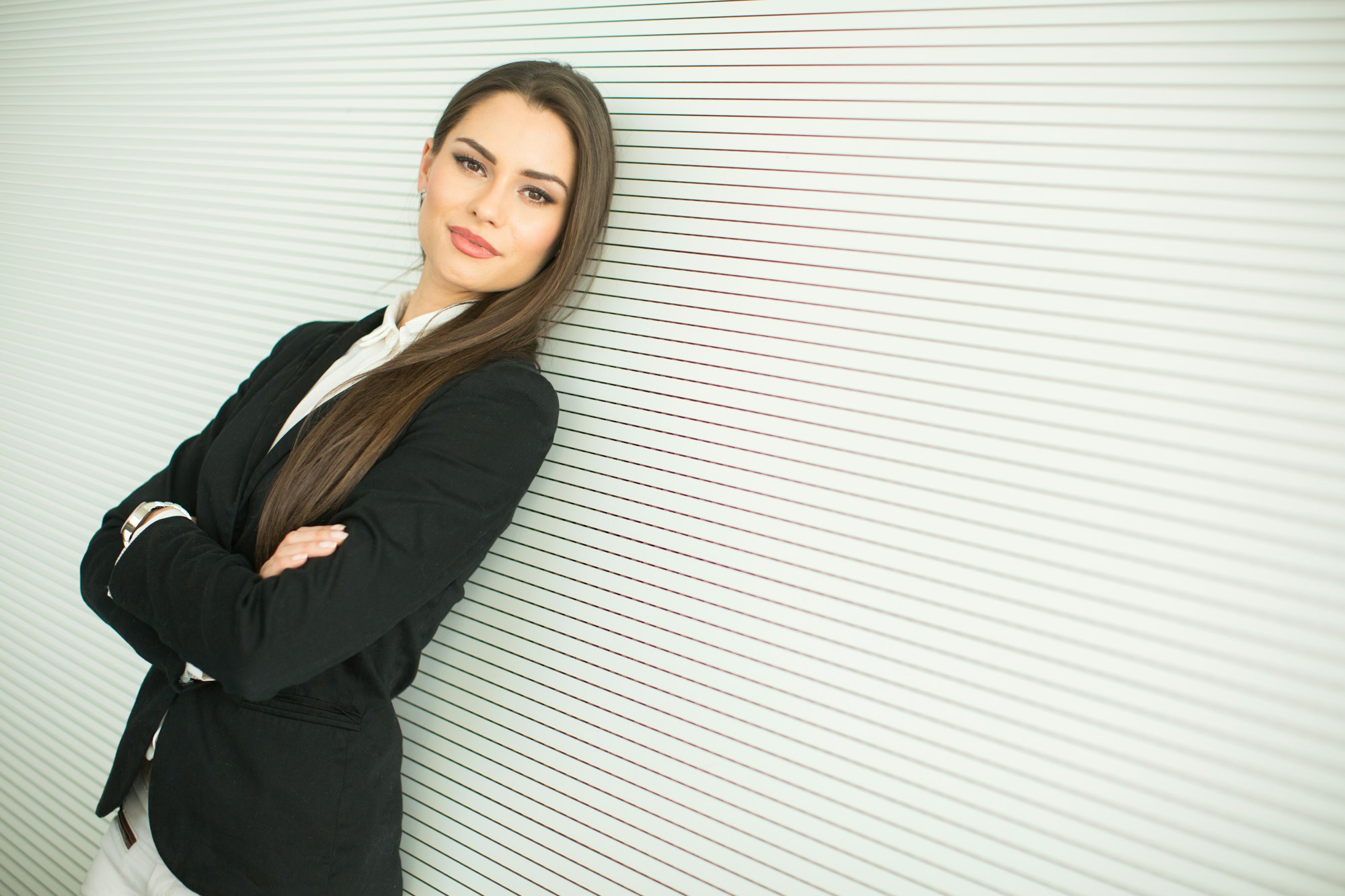 Young bussiness woman by the wall